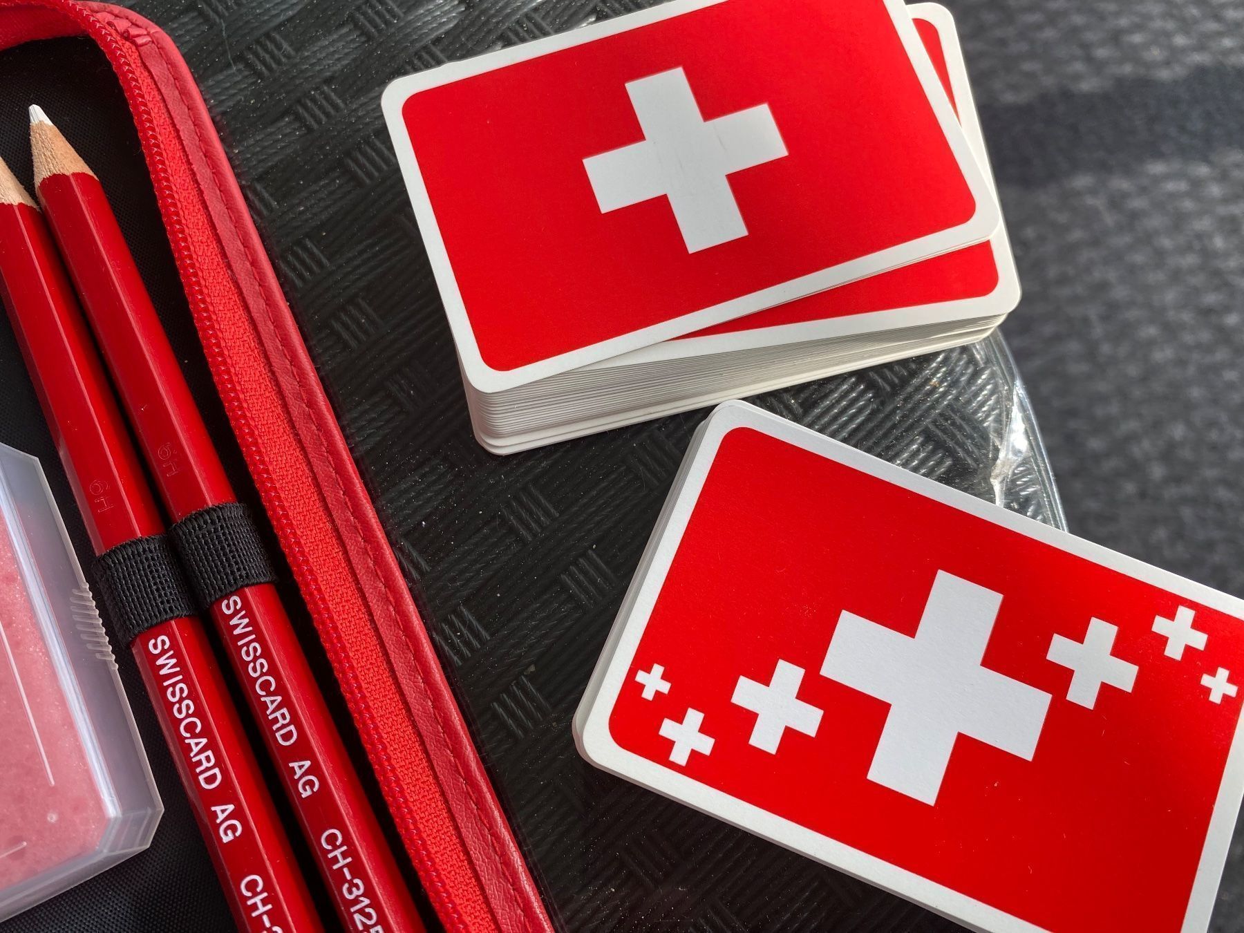 Giochi: Jassetui Rot Kunstleder mit Inhalt – Usato da St.Gallen venduto da bubo2008 2