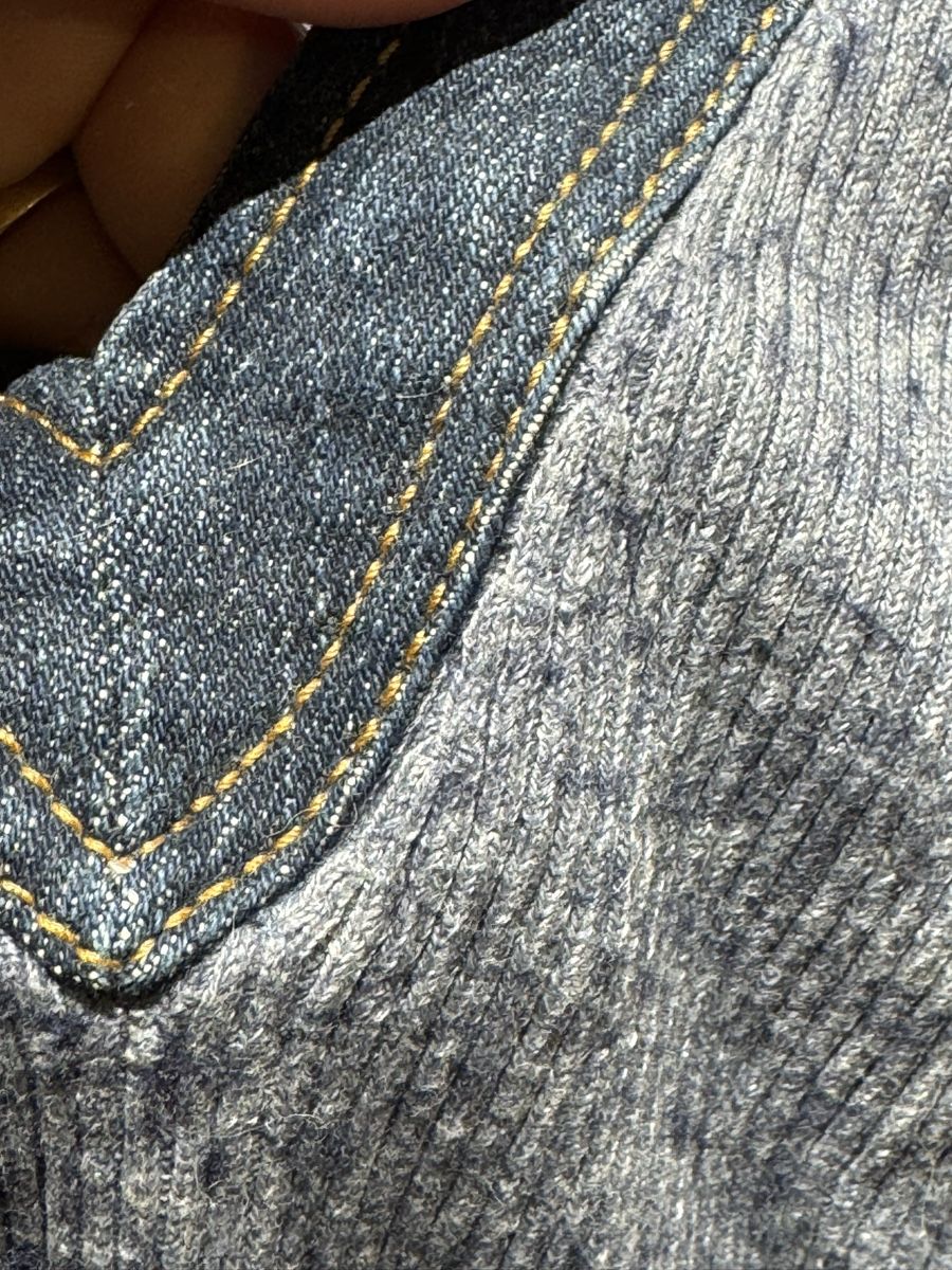 Chanel Top: Top Chanel vintage Y2k Denim – Usato da Haute-Nendaz venduto da BeWonderific 4