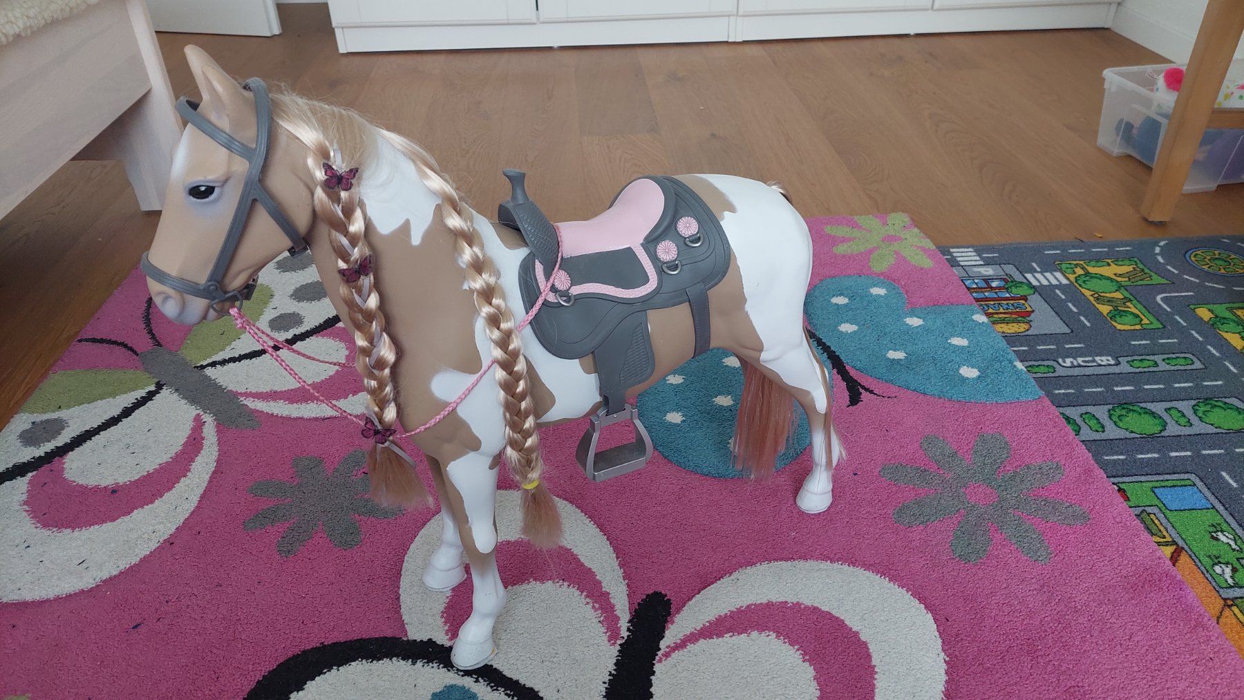 Our generation Pferd mit Sattel und Zaumzeug (Gebraucht) in Kaltbrunn