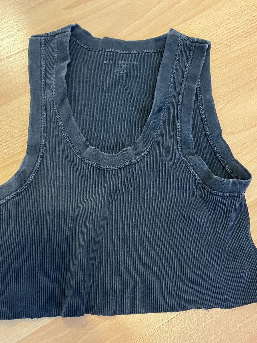 Brandy Melville Tops: CROPPED DARK GREY ALMOST BLACK BRANDY TOP – Neu (gemäss Beschreibung) aus Zürich von rox_ws8v