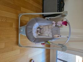 Elektrische Babyschaukel grau mit Spielbogen gebraucht