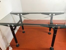 Glas-Tisch mit modern Design Metallgestell schwarz