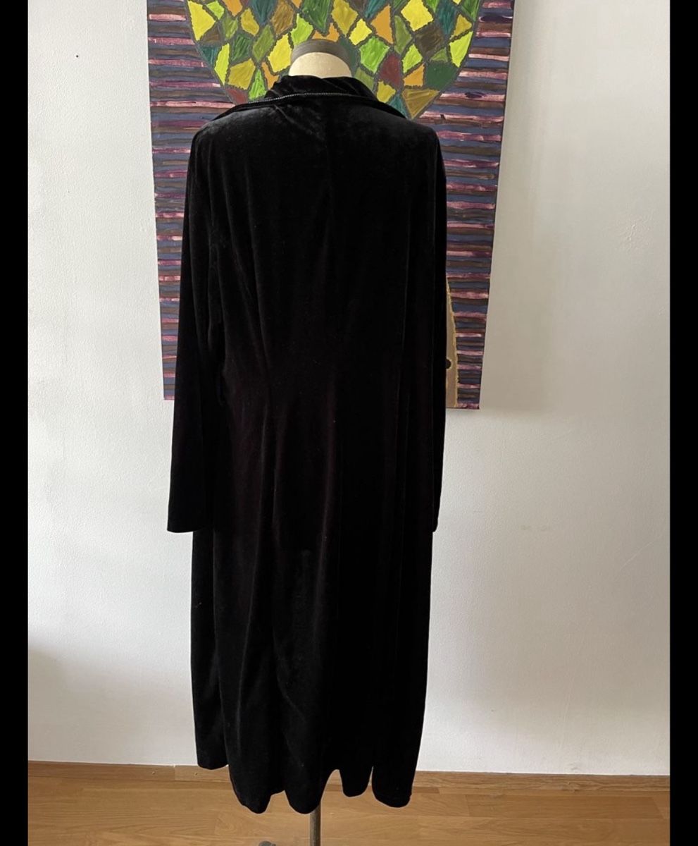 Cappotti: Edler Samtmantel schwarz Gr. 46 – Usato da Herznach venduto da Anninamae 2