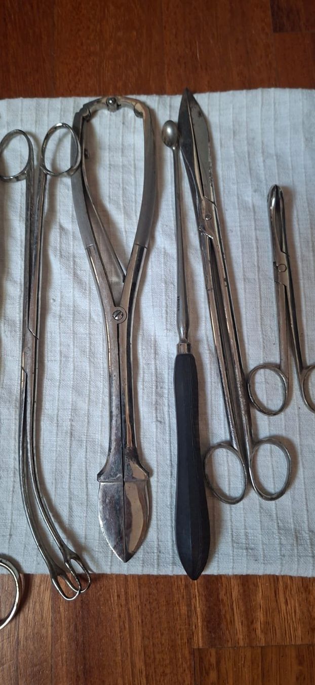 Attrezzature mediche: Lot instruments de chirurgie – Usato da Bevaix venduto da cry_hvf2 2