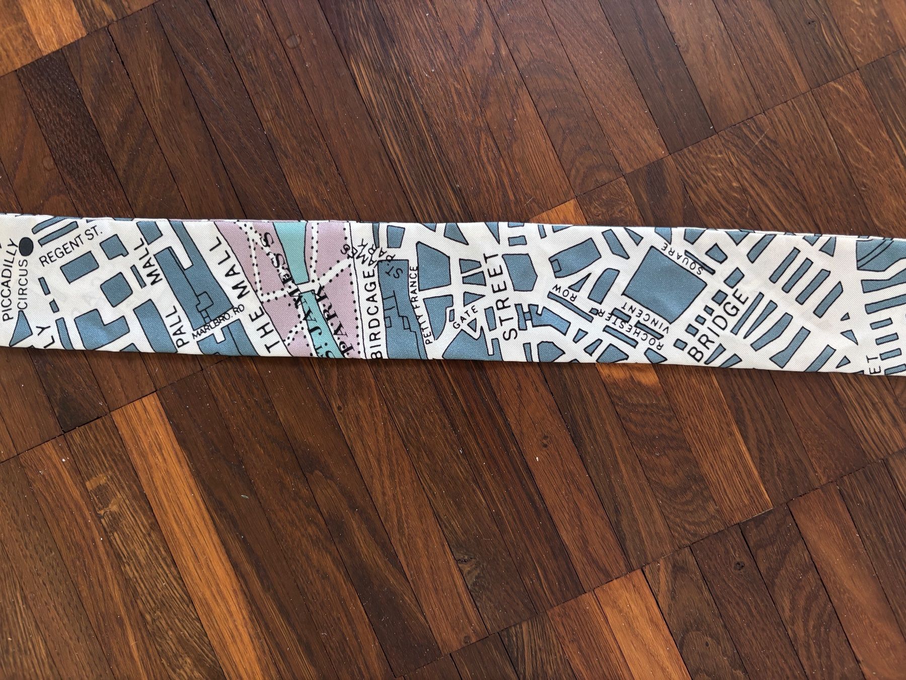 Burberry Foulards, Tücher & Schals: BURBERRY PROSUM  Seiden Twilli 89x6cm – Gebraucht aus Herrliberg von mayfi 5