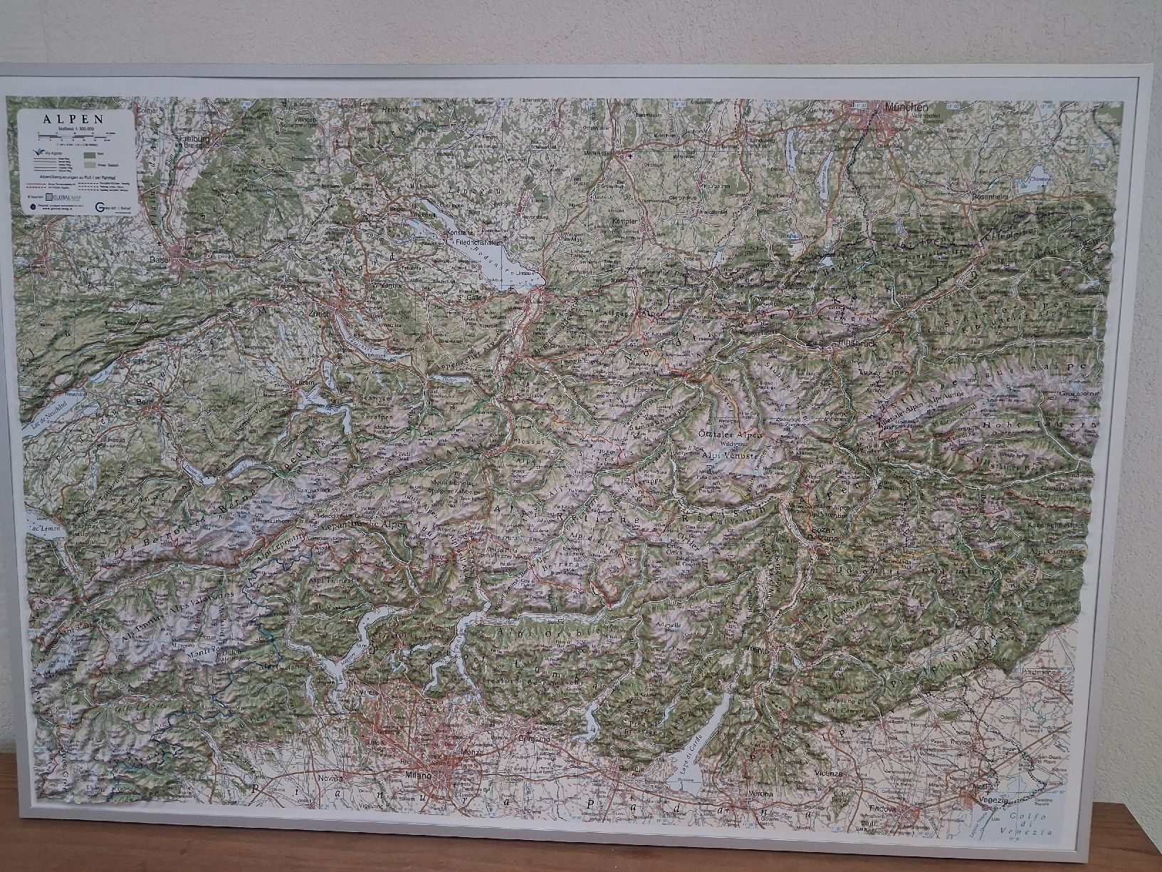 Cartes géographiques & atlas: Reliefkarte Alpen – D'occasion à Basel par Tassara75