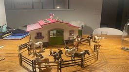 Schleich-Reiterhof inkl. div. Tiere und Zubehör