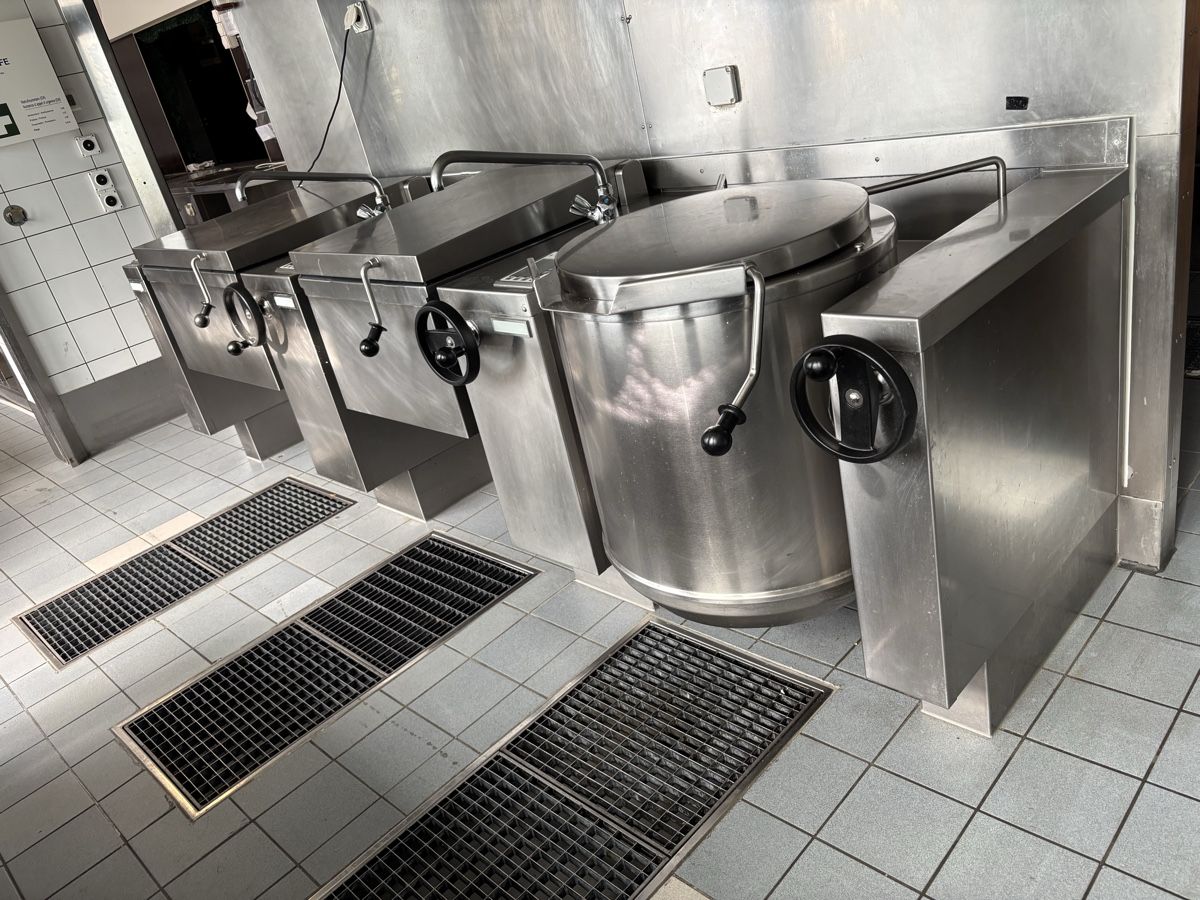 Küchengeräte: 2 Kipperpfannen und 1 Kochkessel – Gebraucht aus Dietikon von dia_y8y5 3