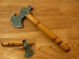 Geheimnisvolle kleine Messing-Handaxt, Zapfenzier