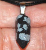 Halskette 30J – Säule Schneeflocken Obsidian