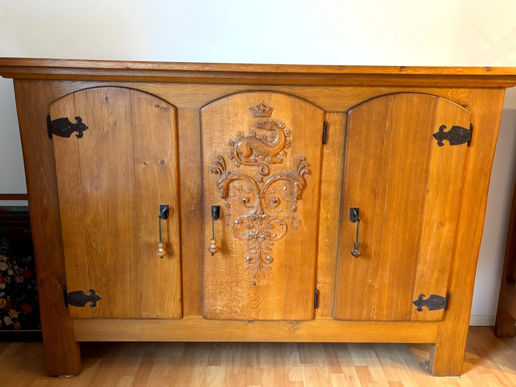 Armadi: Brutalist Belgian Cabinet in Massive Oak – Usato da St. Niklausen LU venduto da fab_62yk