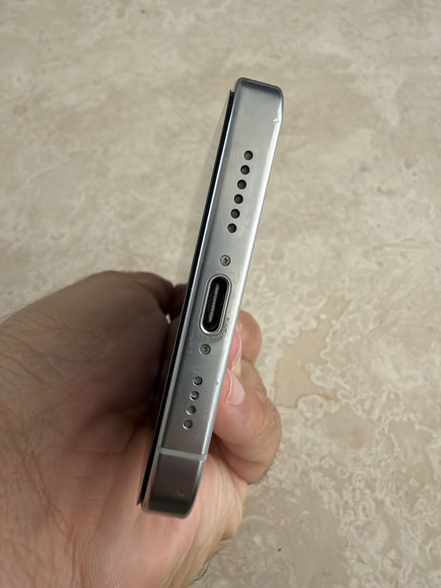 Apple Telefoni cellulari / Smartphones: Iphone 16 pro Max Weiss 512GB – Nuovo (secondo la descrizione) da Zürch venduto da Zuerich96. 4