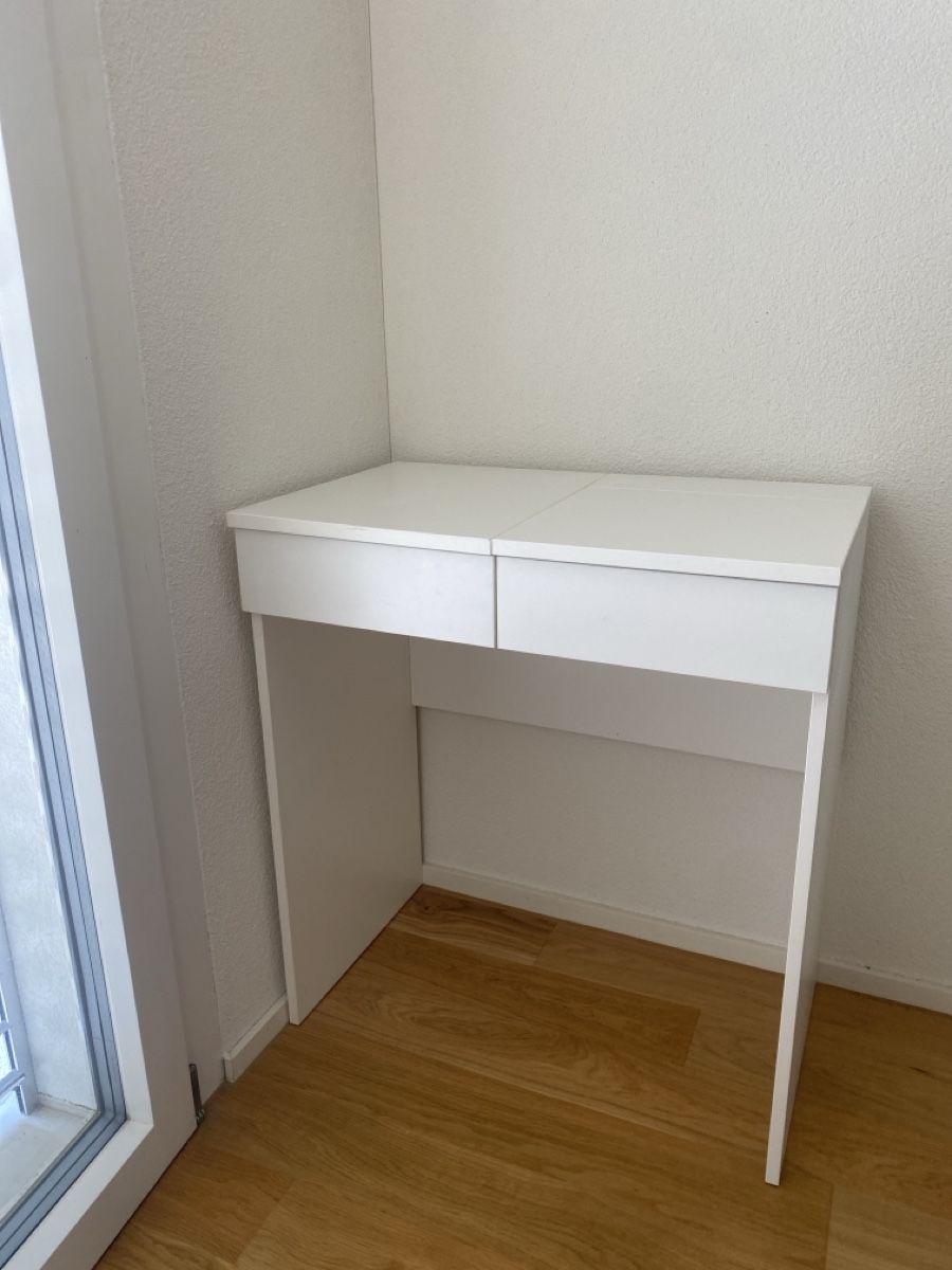 Ikea Schminktische: Schminktisch mit einklappbarem Spiegel – Gebraucht aus Niederweningen von leo_2jlz 1