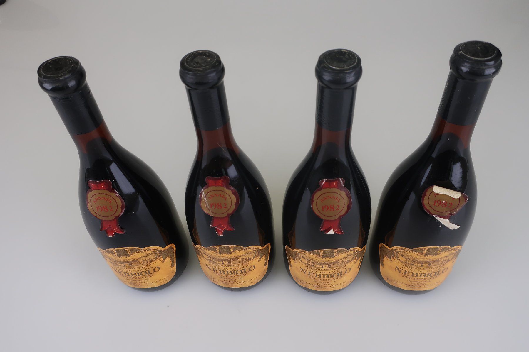 Vino: 4 Flaschen 1982 Nebbiolo D'Alba Poderi Scanavino – Usato da Volketswil venduto da brockipfannenstil 5