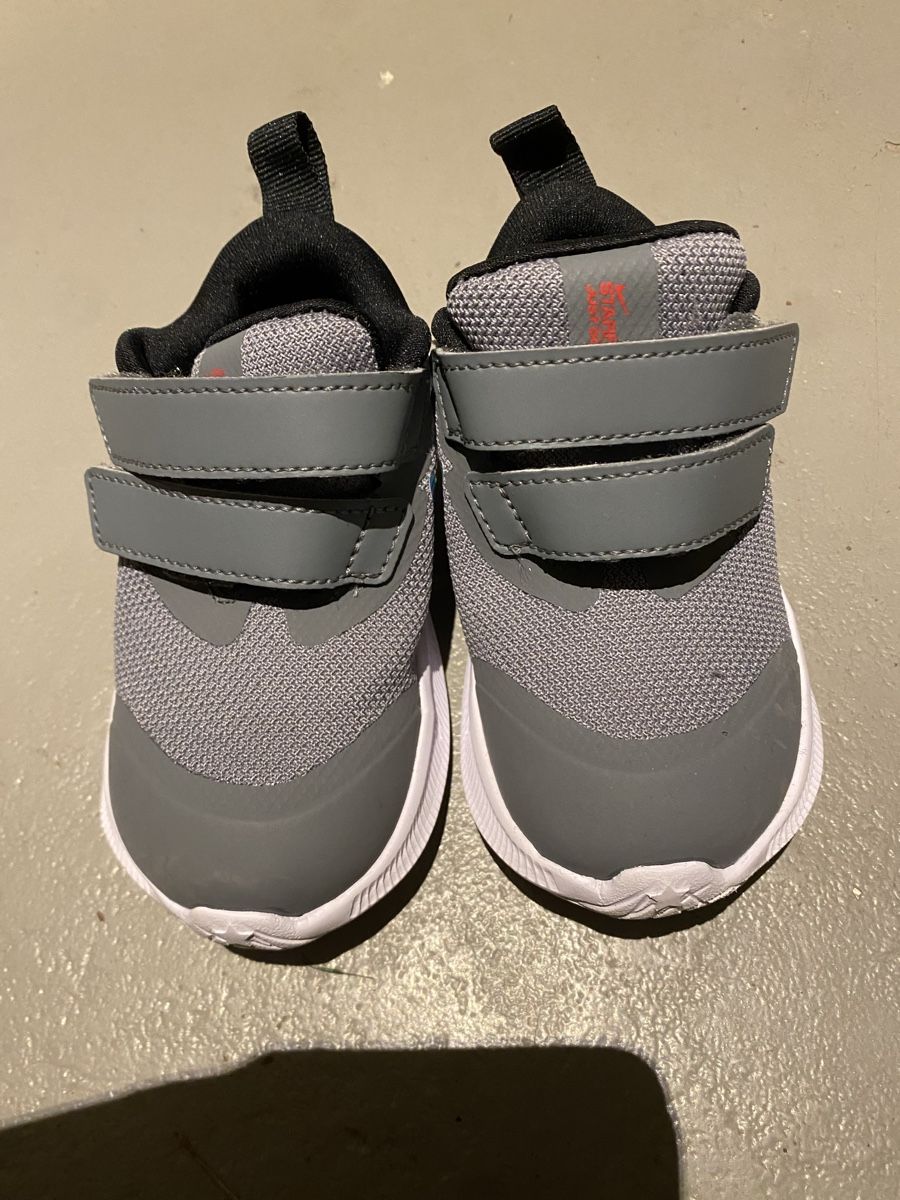 Nike Scarpe per ragazzi: Nike Turnschuhe Gr.21 - Neu! – Nuovo (secondo la descrizione) da Neerach venduto da bar_t2xd