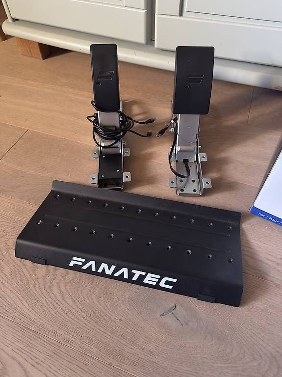 Fanatec Console: Fanatec DD Pro Wheel Base 8nm Porsche Lenkrad Pedale – Nuovo (secondo la descrizione) da Sigriswil venduto da nic_q2sc 1