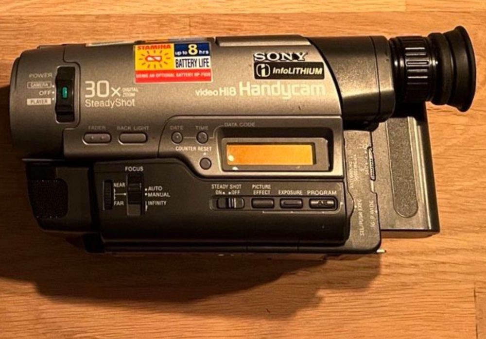 SONY HI8 Camcorder Spielt HI8 sowie Video8 Kassetten ab .. Kaufen