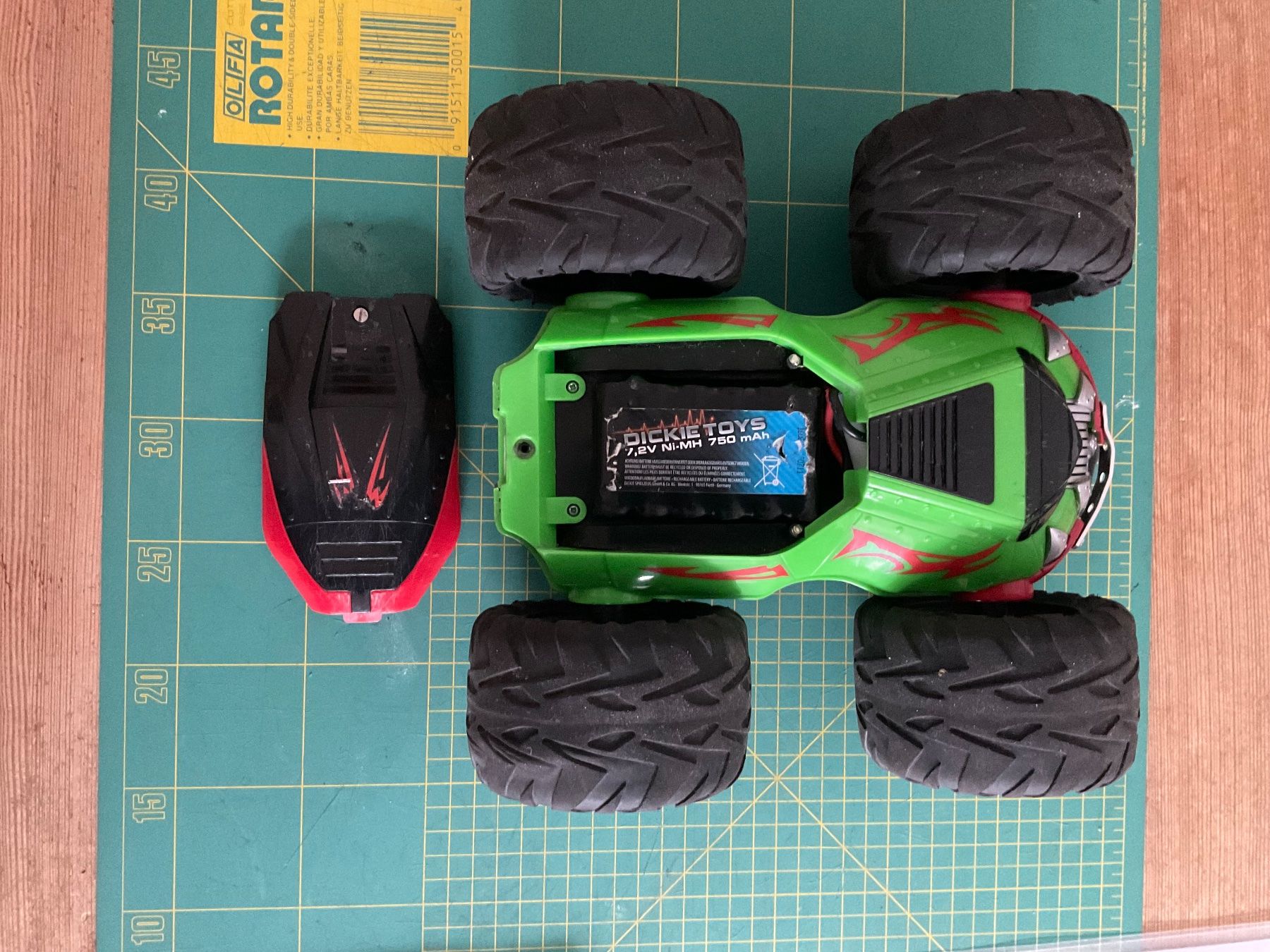 Jouets: Ferngesteuertes Auto Cyper Flip – Défectueux à Hombrechtikon par spookycat 3