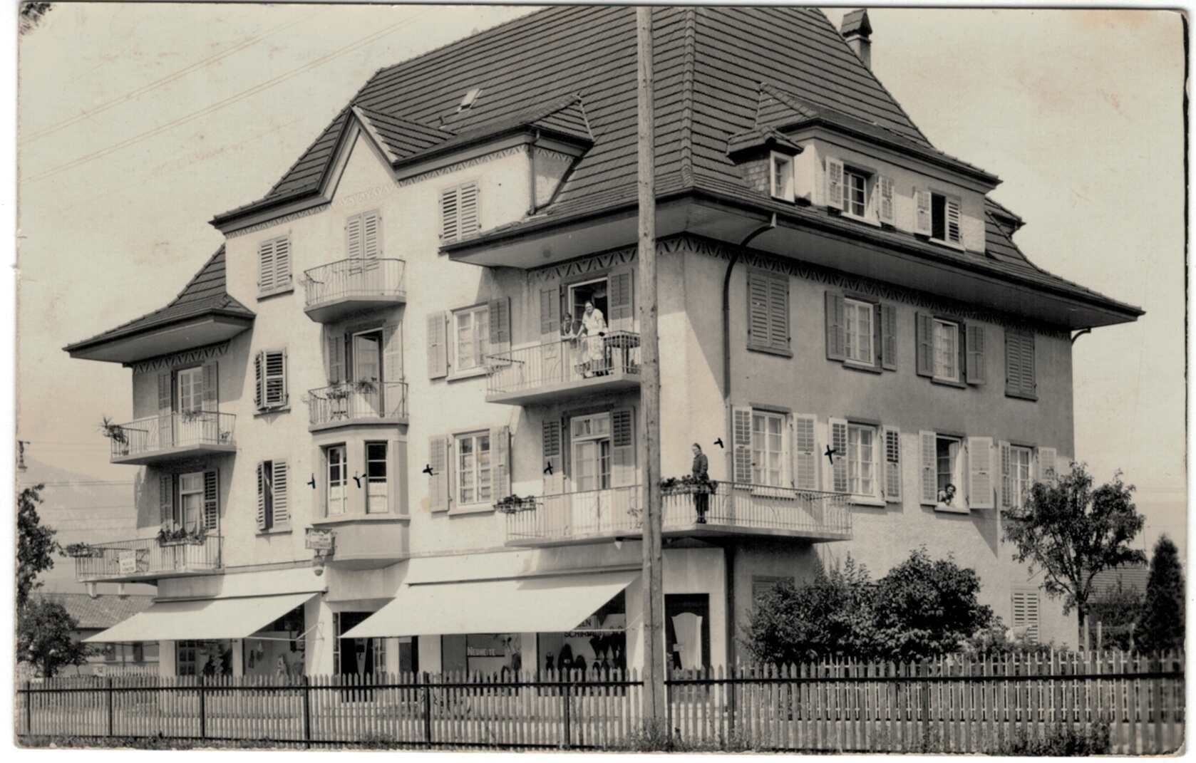 Cartoline postali: Zuchwil SO Schulhausstrasse ,  1935 – Usato da Solothurn venduto da Bepposol