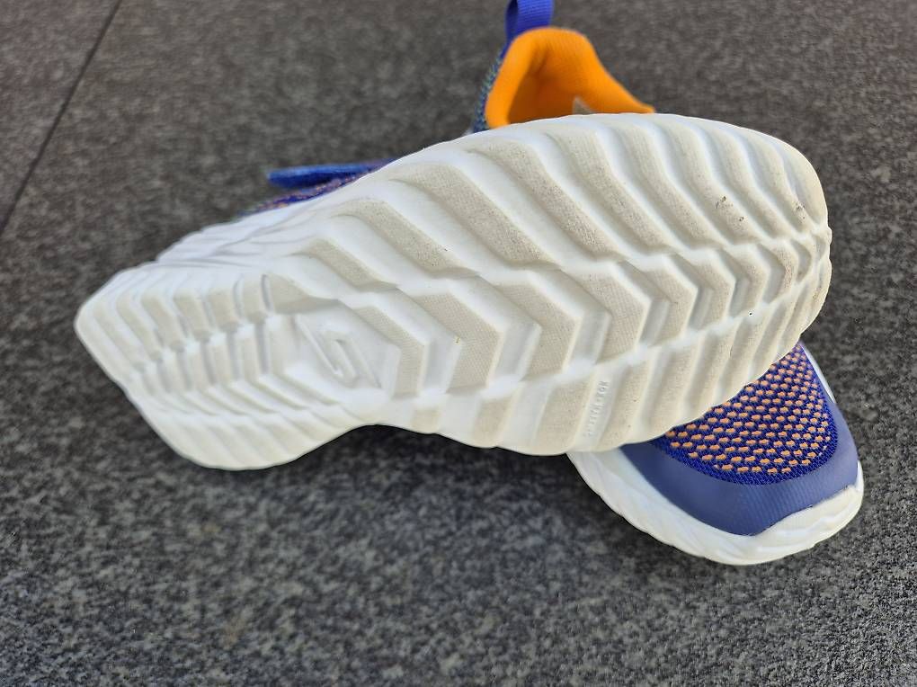 Skechers Schuhe für Jungen: Skechers Sneaker Turnschuhe Gr. 31 – Gebraucht aus Giswil von 0G6 1