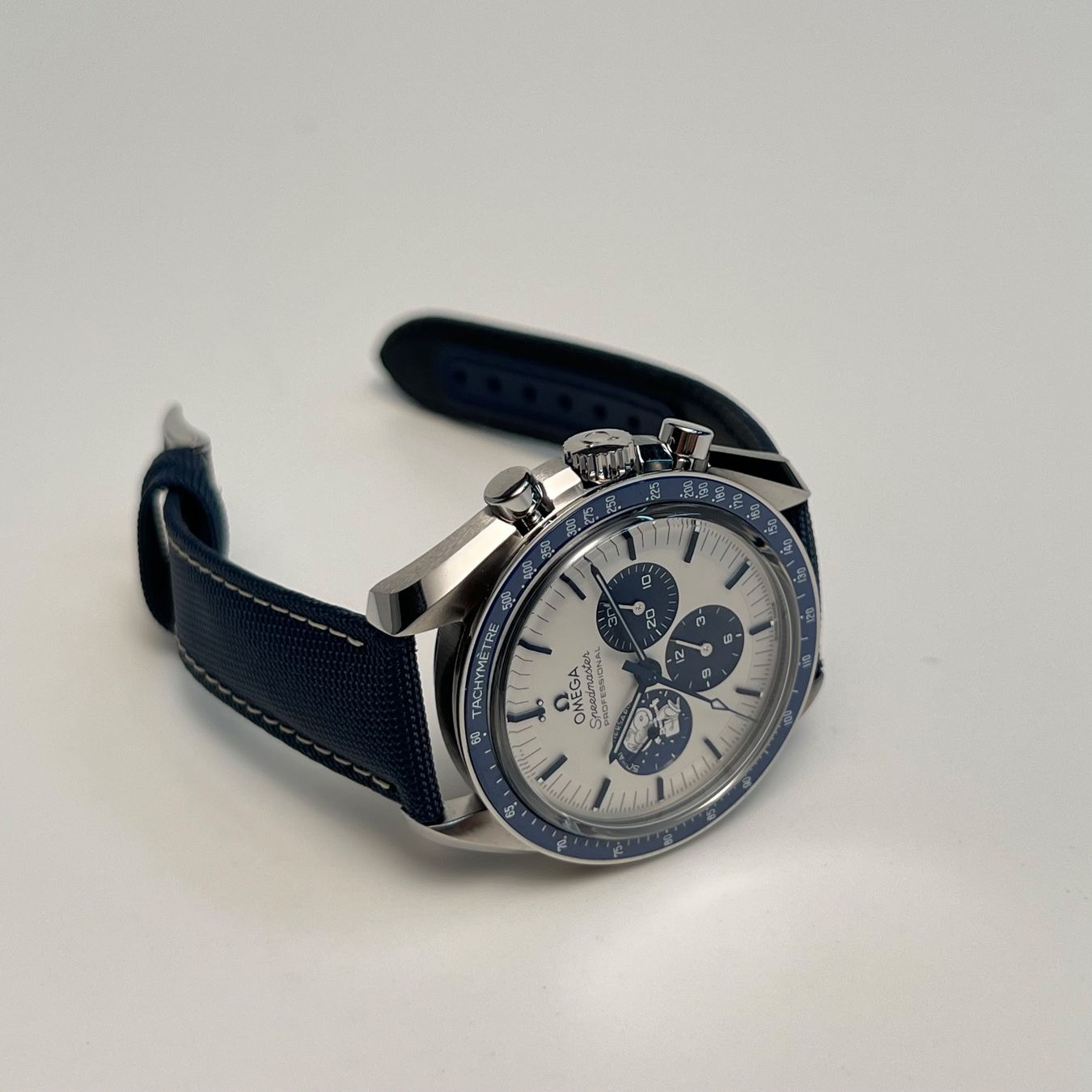Omega Orologi: Omega Speedmaster Snoopy 50 ans – Nuovo e nell'imballaggio originale da Grand-Lancy venduto da Zephyr.26 4