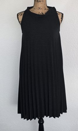 Schickes, elegantes, plissiertes, ärmelloses Kleid, Gr. M/L