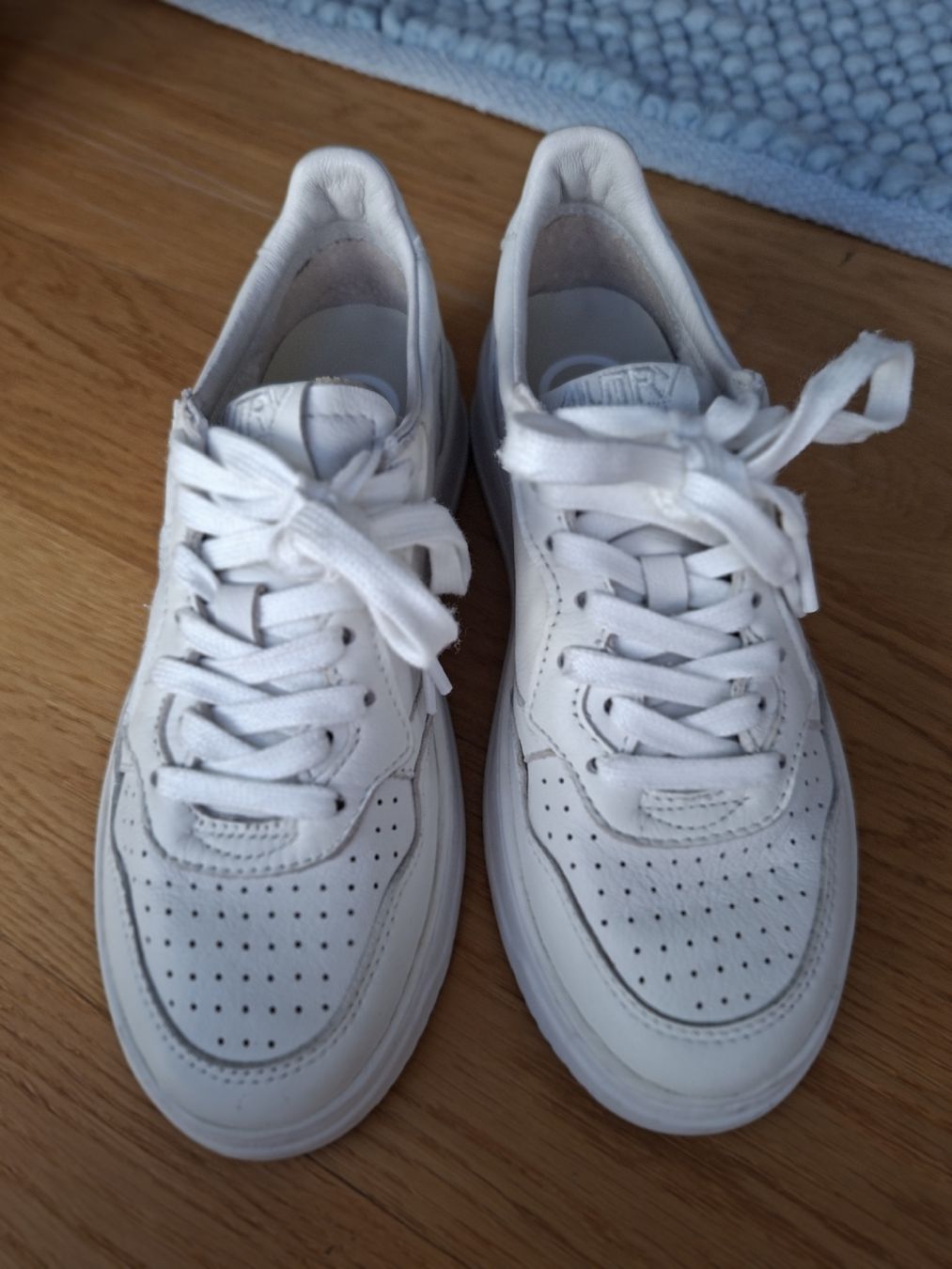 Autry Scarpe da uomo: AUTRY Medalist Sneaker Leder Weiss Grösse 38 – Nuovo (secondo la descrizione) da Wallisellen venduto da Ellasophialove 1