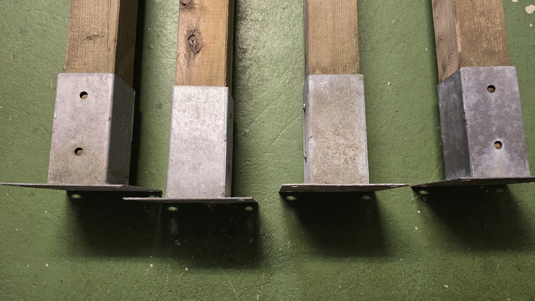 Balken: Holzpfäle mit Sockel – Gebraucht aus Hägendorf von Kailash6714m 1