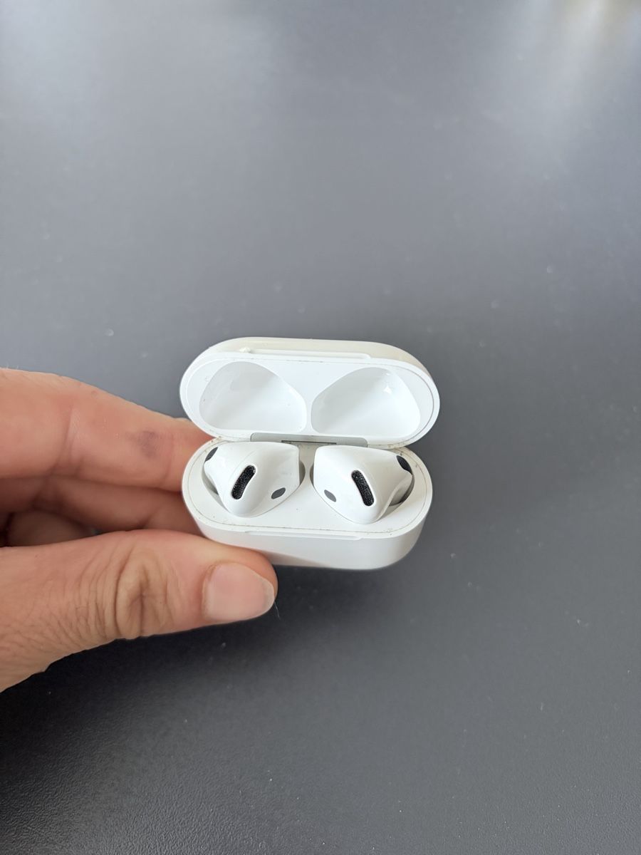 Apple Cuffie: Apple AirPods 4 (ANC) – Usato da Gwatt (Thun) venduto da Louis1931 1