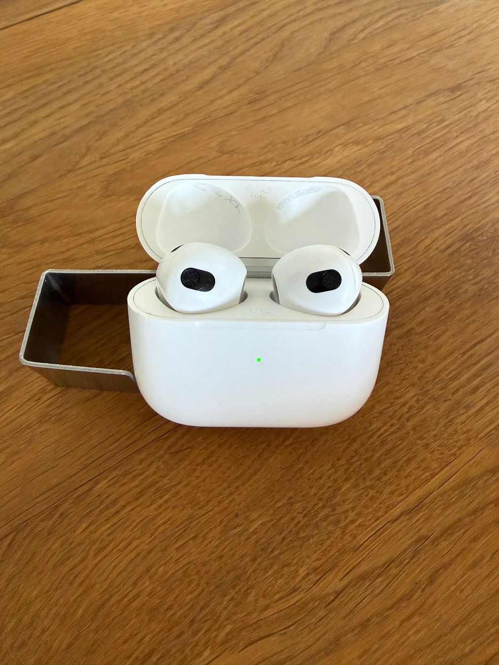 Apple Cuffie: APPLE AirPods 3 – Usato da Lausanne venduto da Nine1982