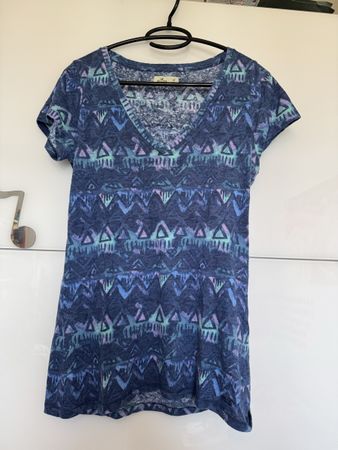 Hollister T-Shirt, Size M, V-Neck, Summer Style, Good Condit