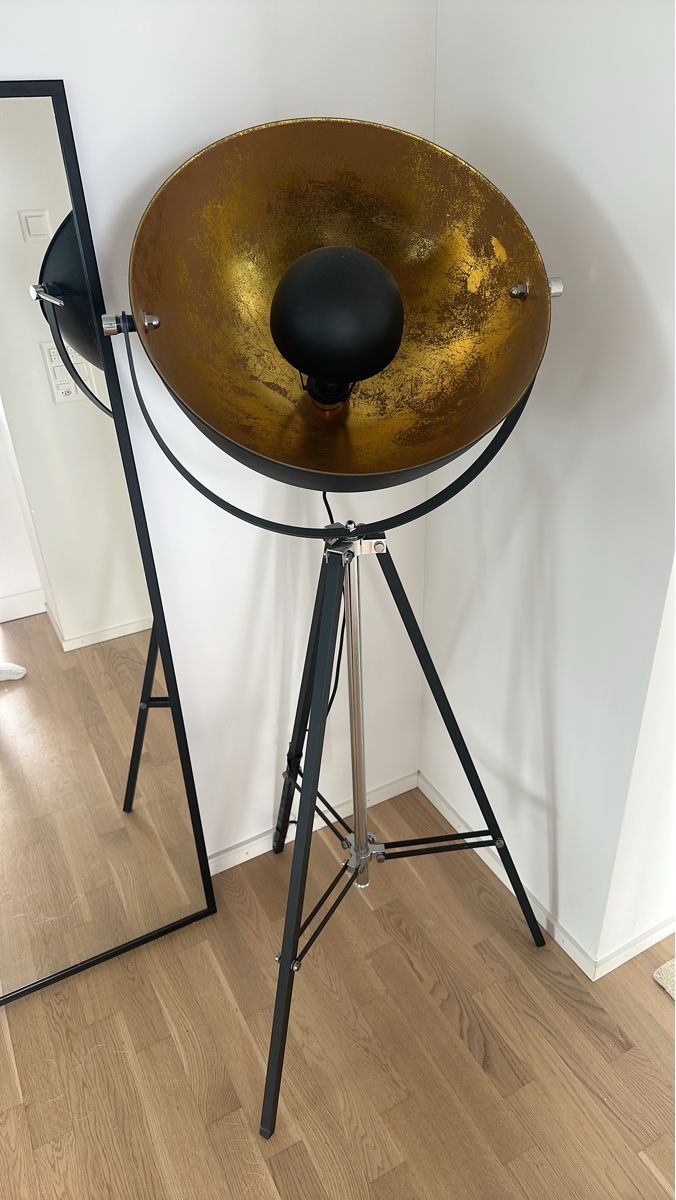 Pfister Lampade: goldige Stehleuchte von Pfister – Usato da Ostermundigen venduto da Andre1210