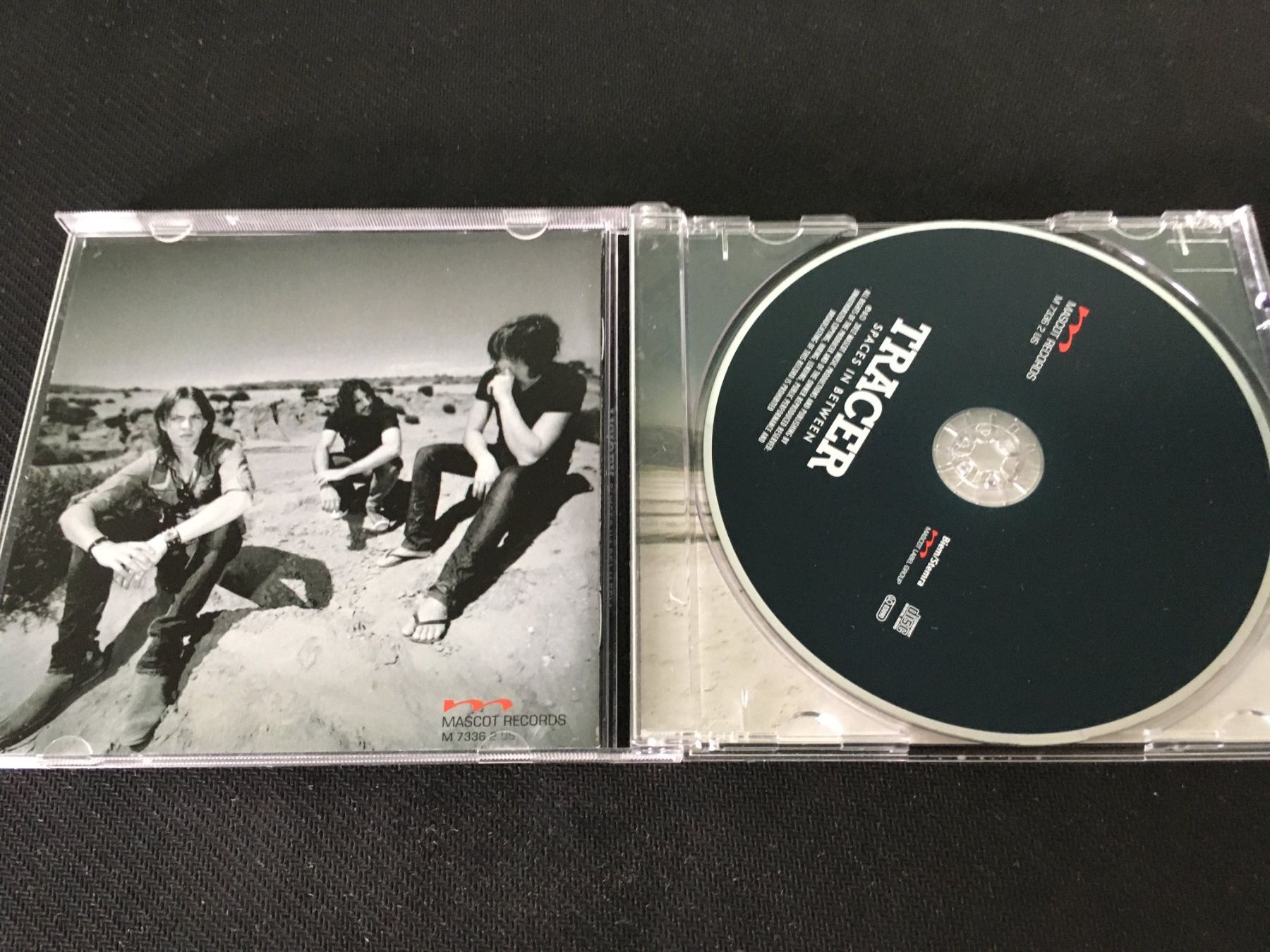 CD: Tracker - Spaces in between -CD- – Usato da St.Gallen venduto da MedienJoe 1