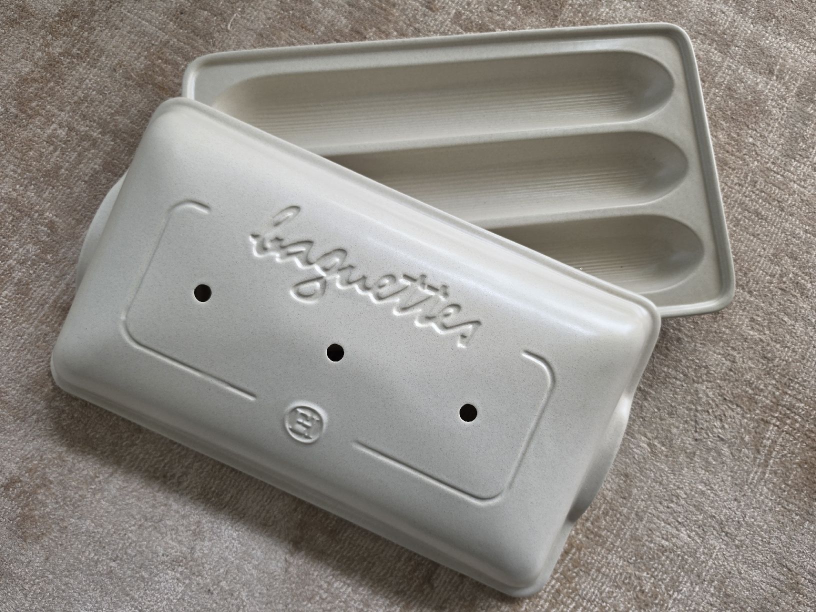 Emile Henry Teglie da forno: Emile Henry Brotbackform Baguette – Usato da Schänis venduto da Chrisa7475