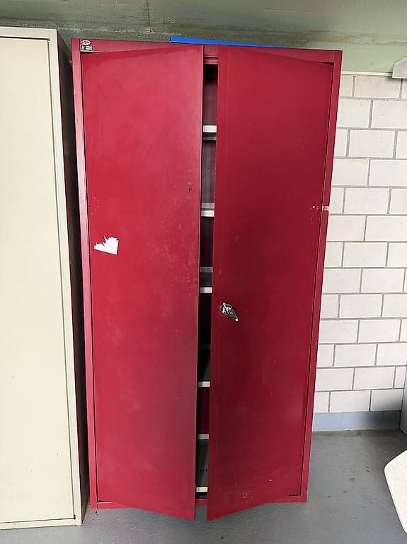 Schränke: Metallic storage cabinet – Gebraucht aus Pfäffikon SZ von lar_wl22