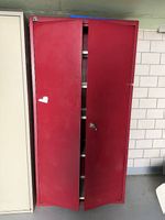 Metallic storage cabinet