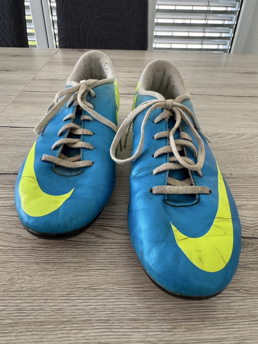 Scarpe da uomo: Fussball Schuhe - Grösse 38.5 – Usato da Meisterschwanden venduto da Scania78 1