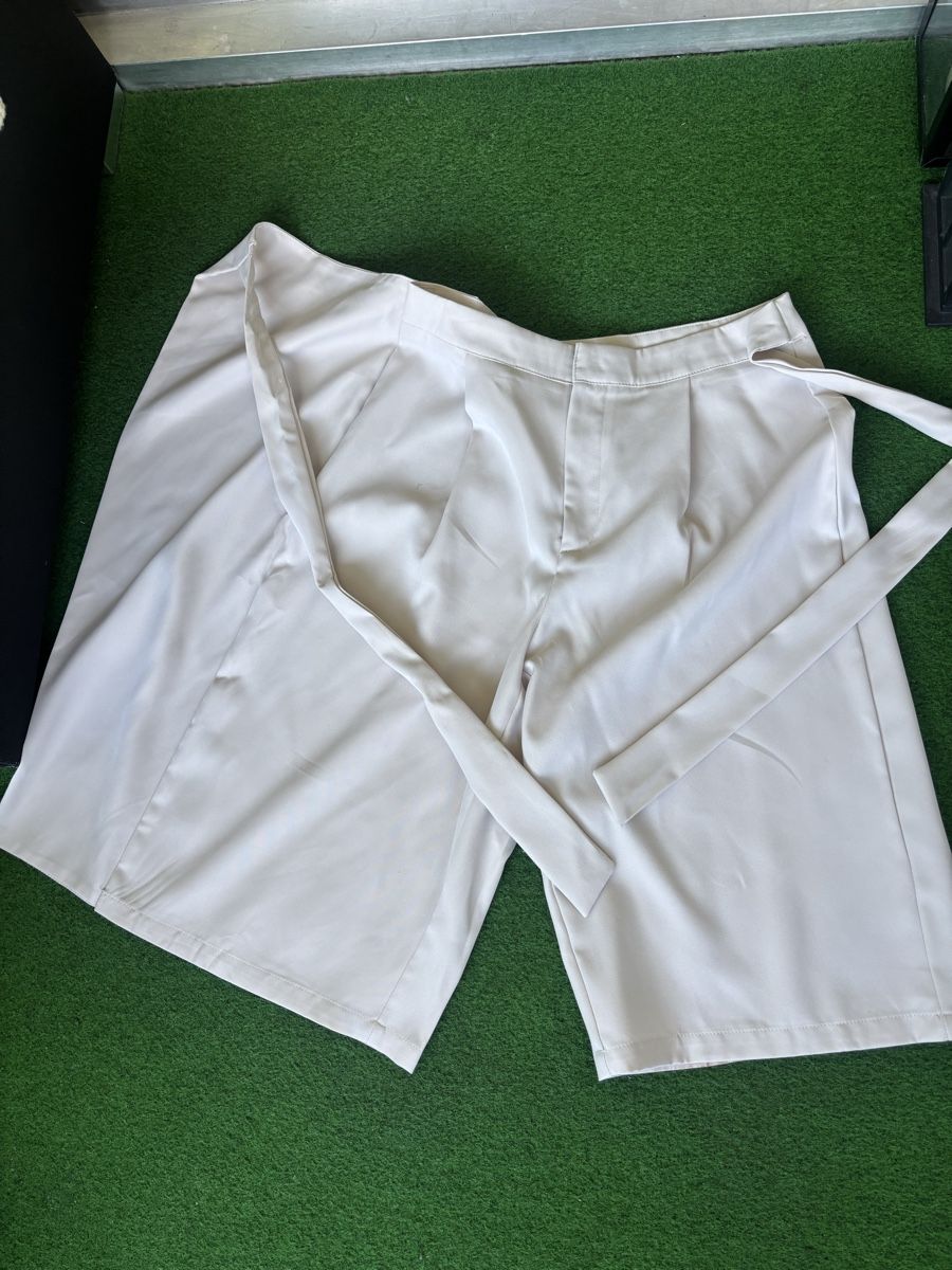 Pantalons: Bermudas mit wikelrock – D'occasion à Zug par Biki72 2