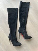 Neuer schwarzer Abendstiefel mit Metallabsatz und Pailletten