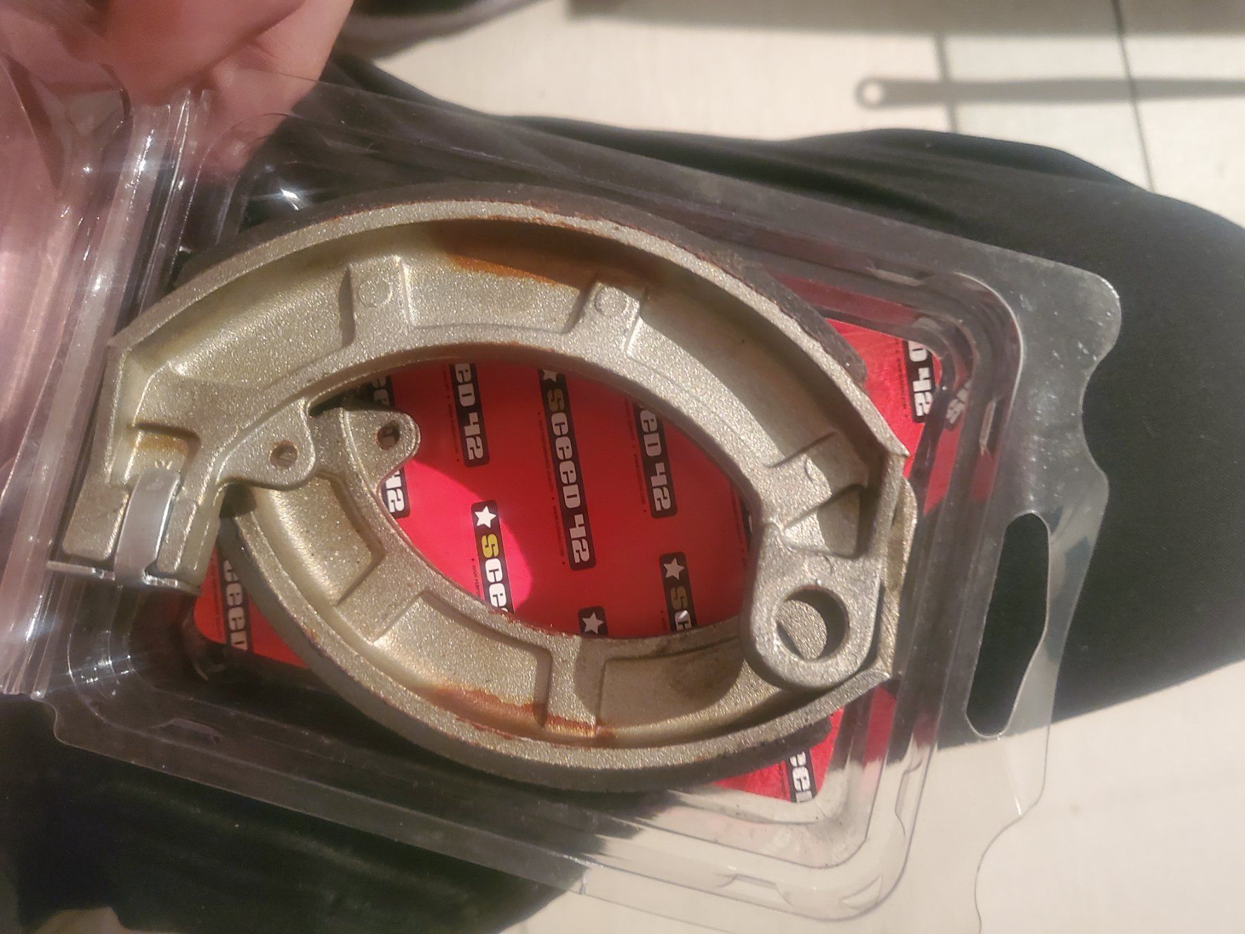 Vespa Tutti pezzi di ricambio per scooter: Bremsbacken Vespa hinten nos – Nuovo e nell'imballaggio originale da Balsthal venduto da redcarpet