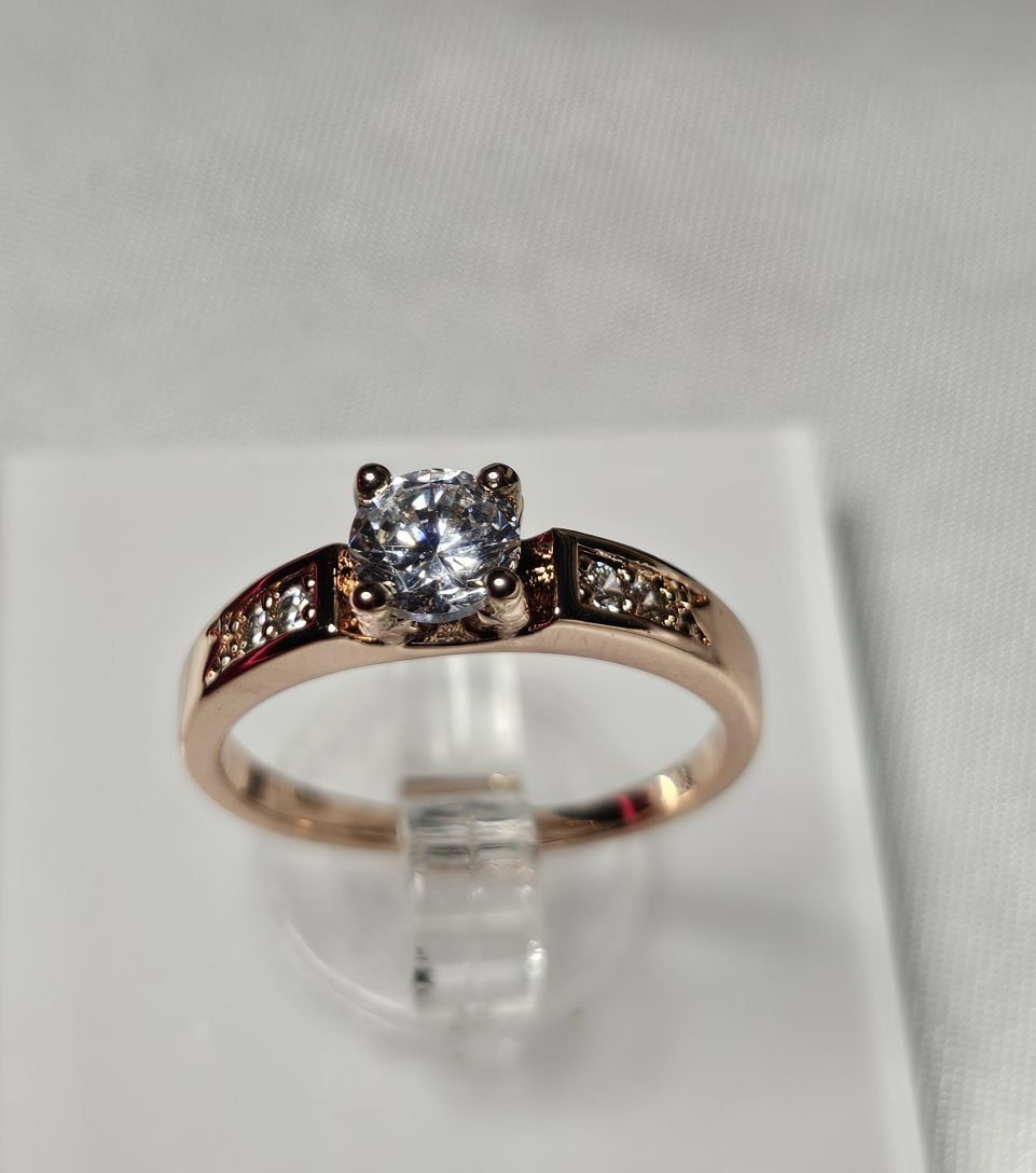 Anelli: Eleganter vergoldeter Ring mit weissem Stein Gr. 8 – Nuovo (secondo la descrizione) da Grenchen venduto da dar_6d52 2
