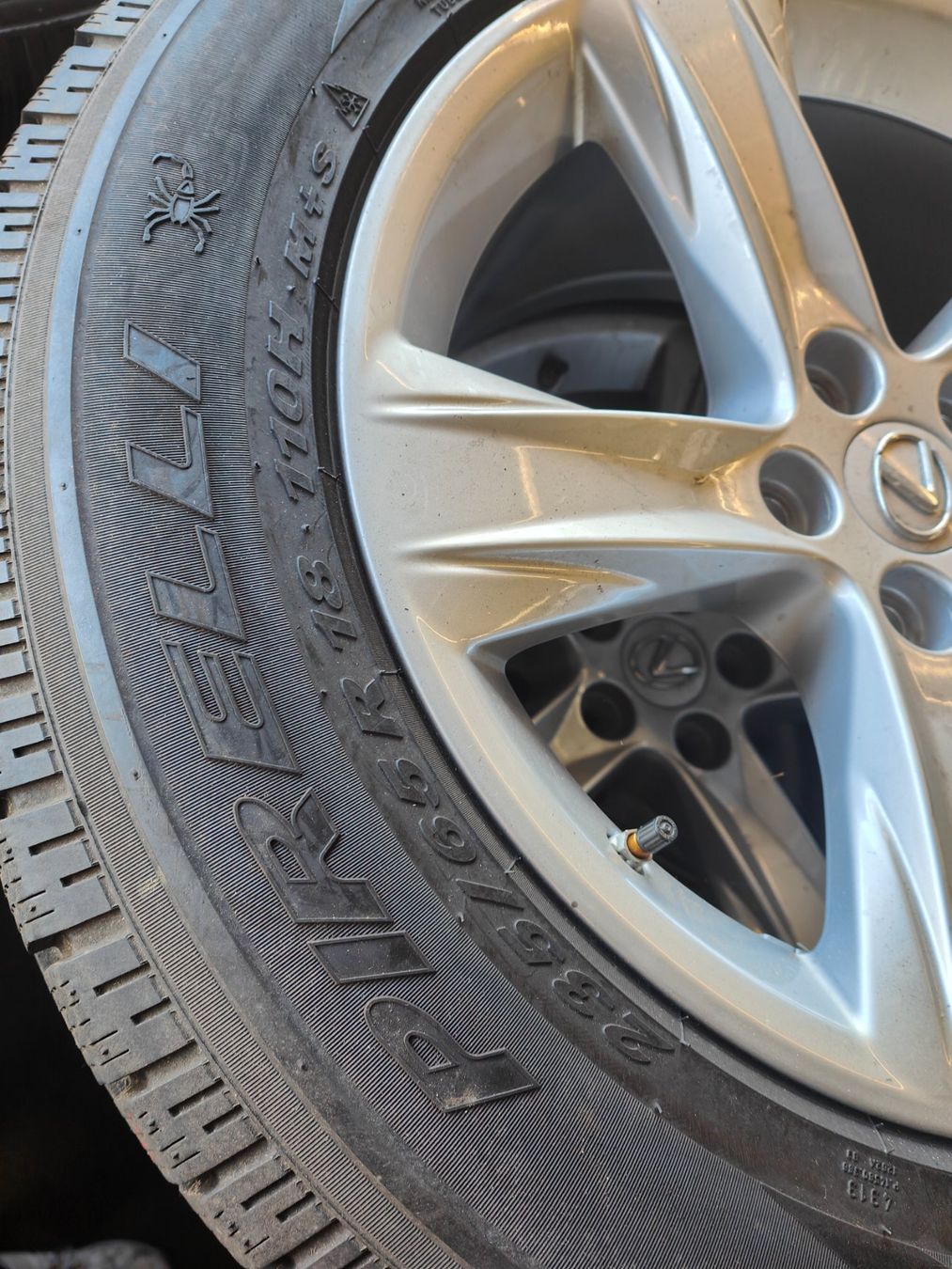 Lexus Pneumatici & Ruote complete: Lexus RX450H Winterräder – Usato da Oberengstringen venduto da Reifen-Lagerverkauf 2