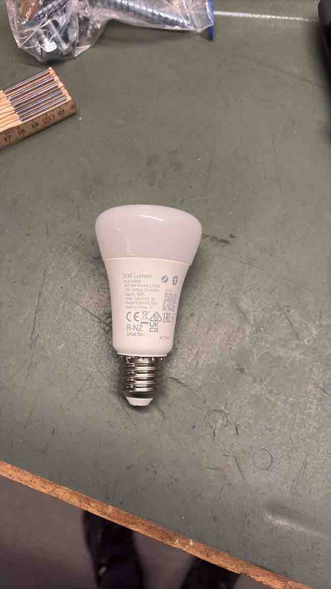 Lampes: LED Birne 606 Lumen weiss E27 gebraucht – D'occasion à Grüsch par superauer