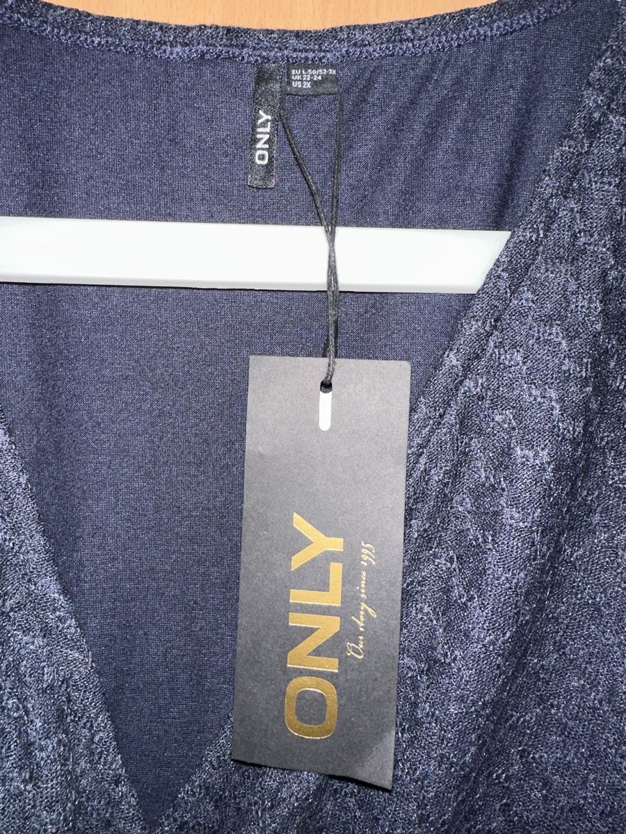 Only Robes: Magnifique robe Only neuve – Neuf avec emballage d'origine à Savagnier par Pivovar2