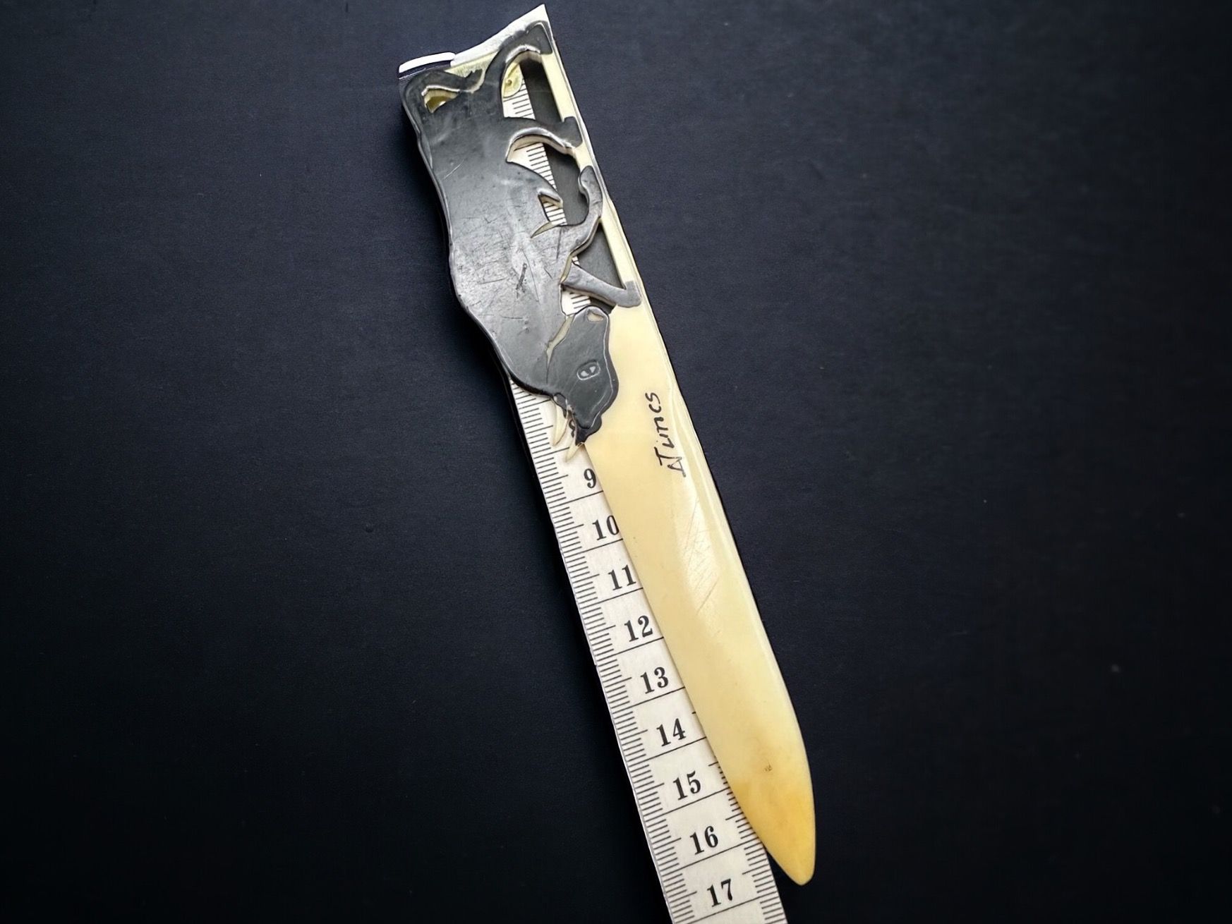 Altro materiale per ufficio: Geschenkidee! Vintage Papierschneider mit Stier – Usato da Lamone venduto da LaCantinaMagica 4