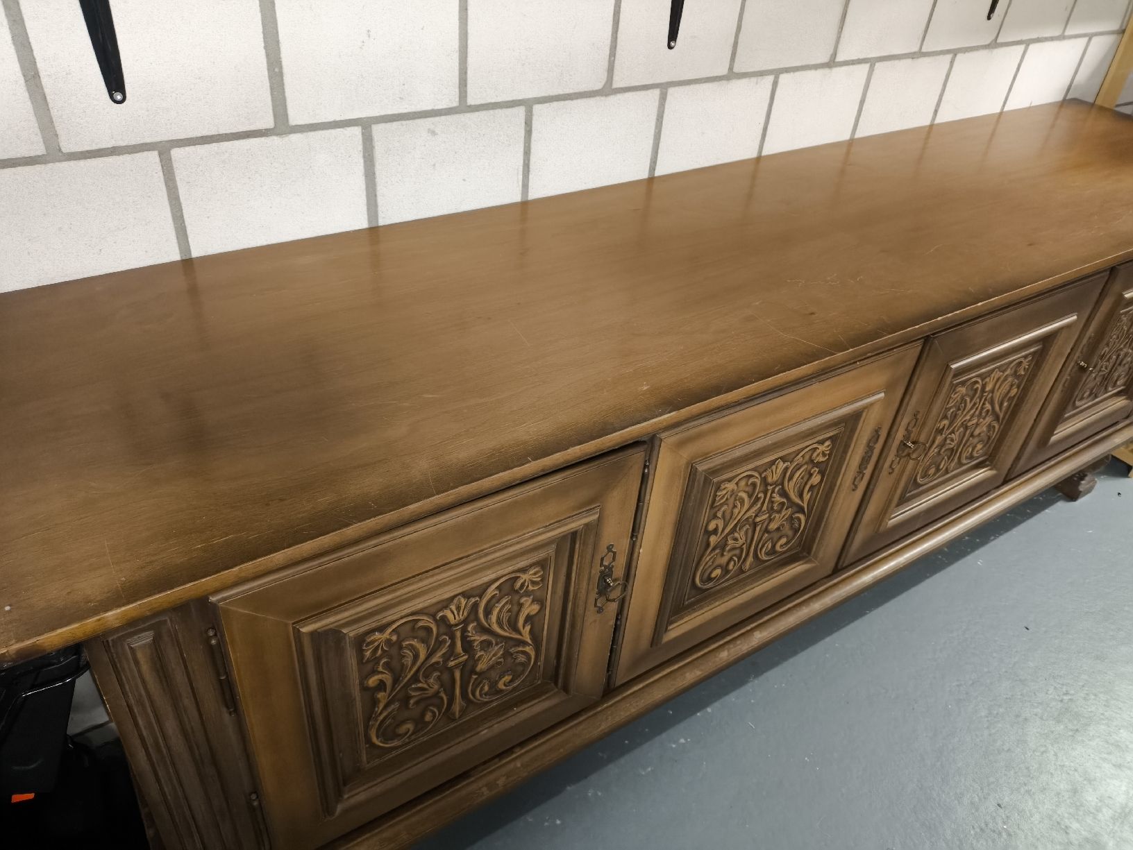 Commodes: Antike Kommode mit Schnitzereien  – D'occasion à Schnottwil par Fantasygwen17 1