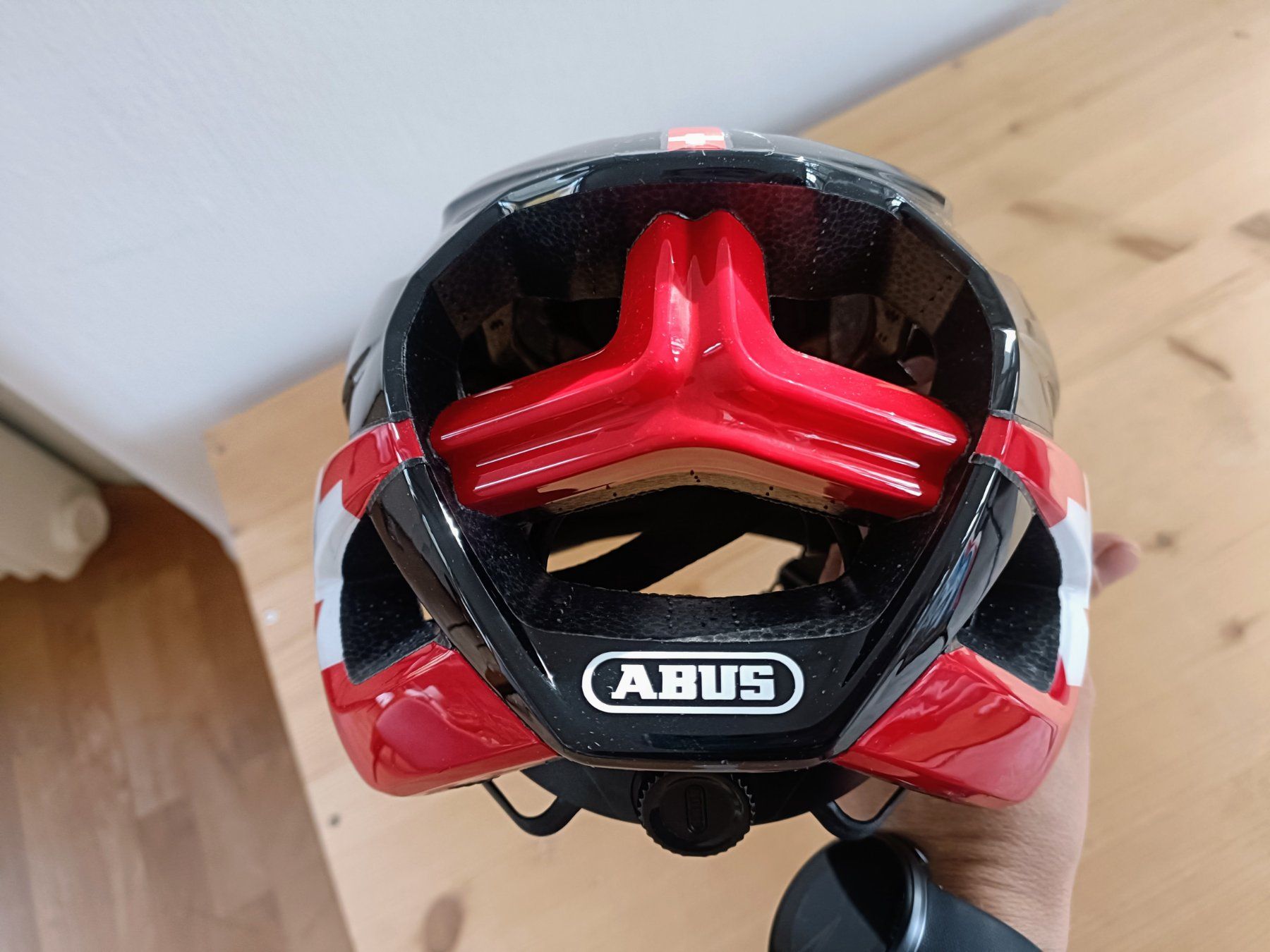 Abus Casques: Abus StormChaser Helm S swiss design – Neuf avec emballage d'origine à Bern par carlota_dino 1