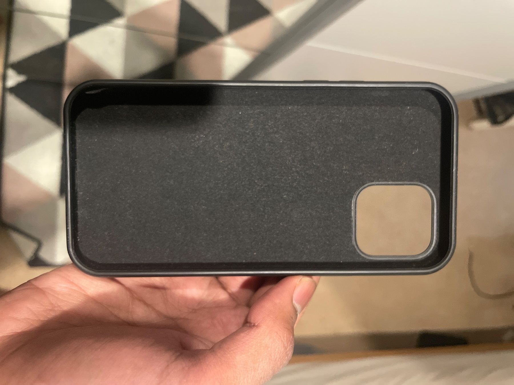Apple Covers & Schutzfolien: iPhone 12 Pro Hülle | Matt Schwarz – Gebraucht aus Luzern von Vi-Print 1