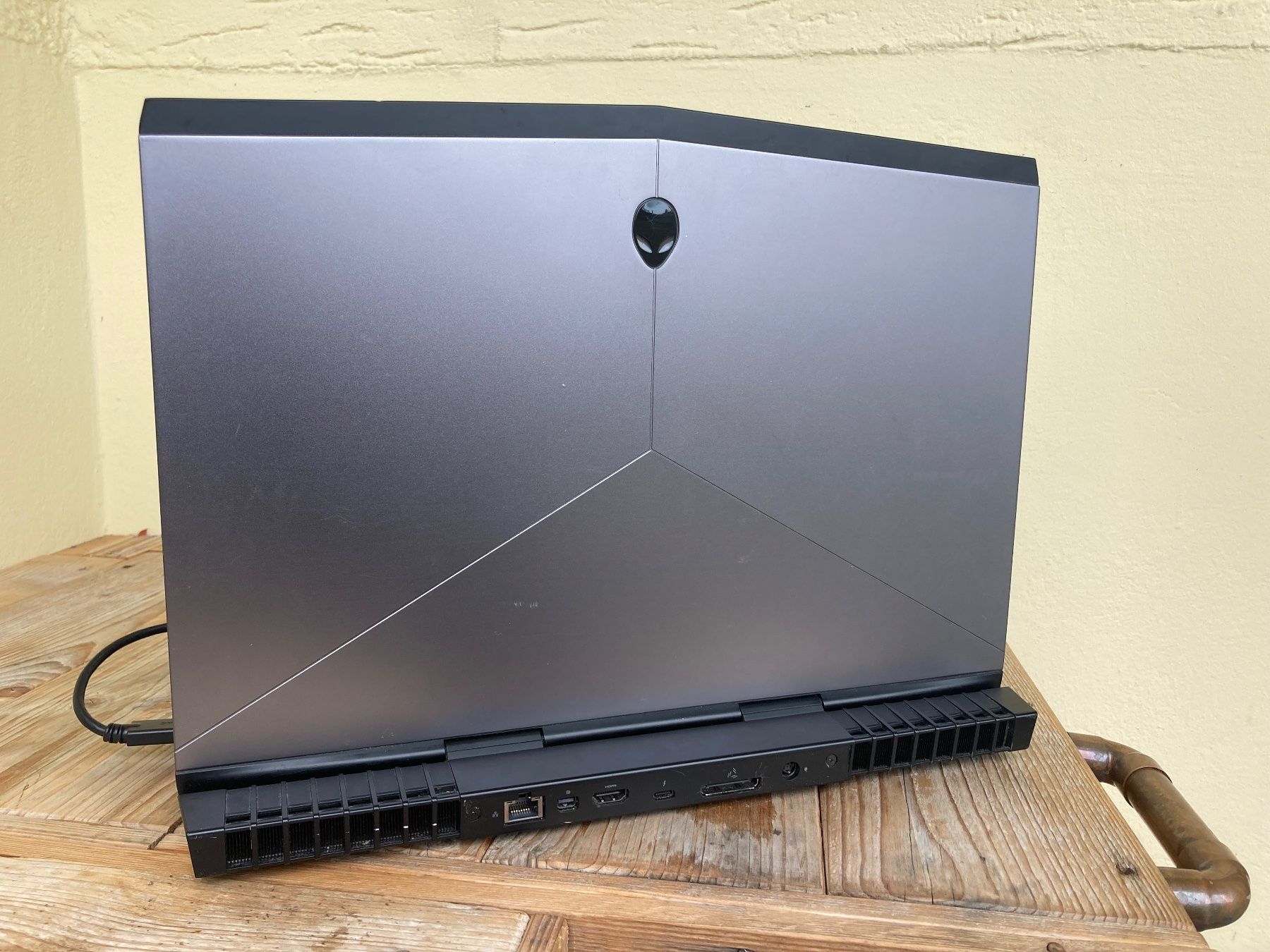 Alienware Notebooks: Alienware 15 R3 + Graphics Amplifier + GTX 10606GB – Gebraucht aus Basel von  2