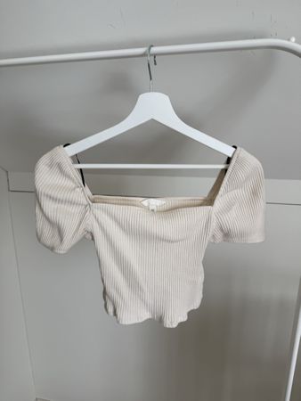 Schönes H&M Top, Ripp-Optik, Off-Shoulder, Grösse S!
